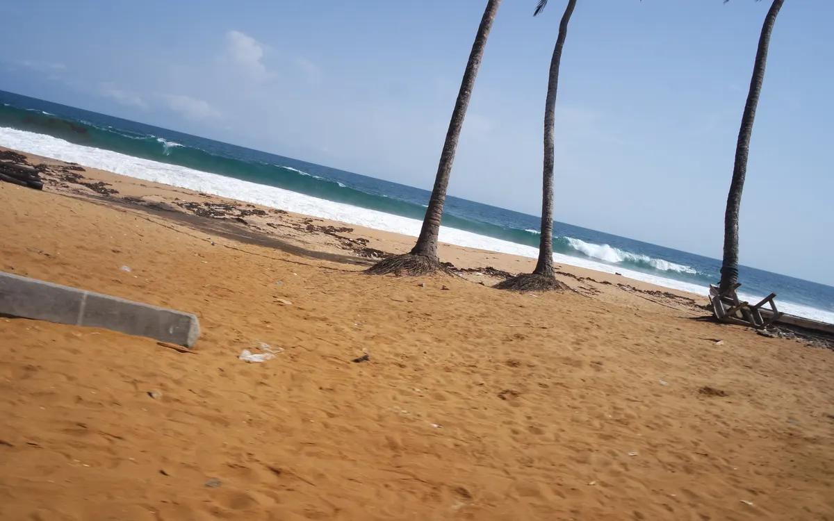 Plage de Grand-Bassam et dynamique du trait de côte — Archive PNL